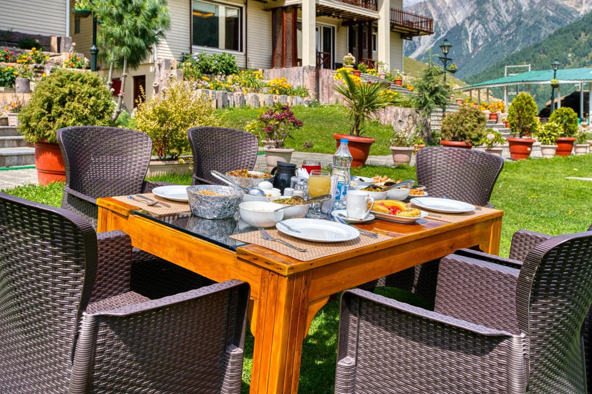 Golden Meadows Hotels & Resorts Sonāmarg Exterior foto
