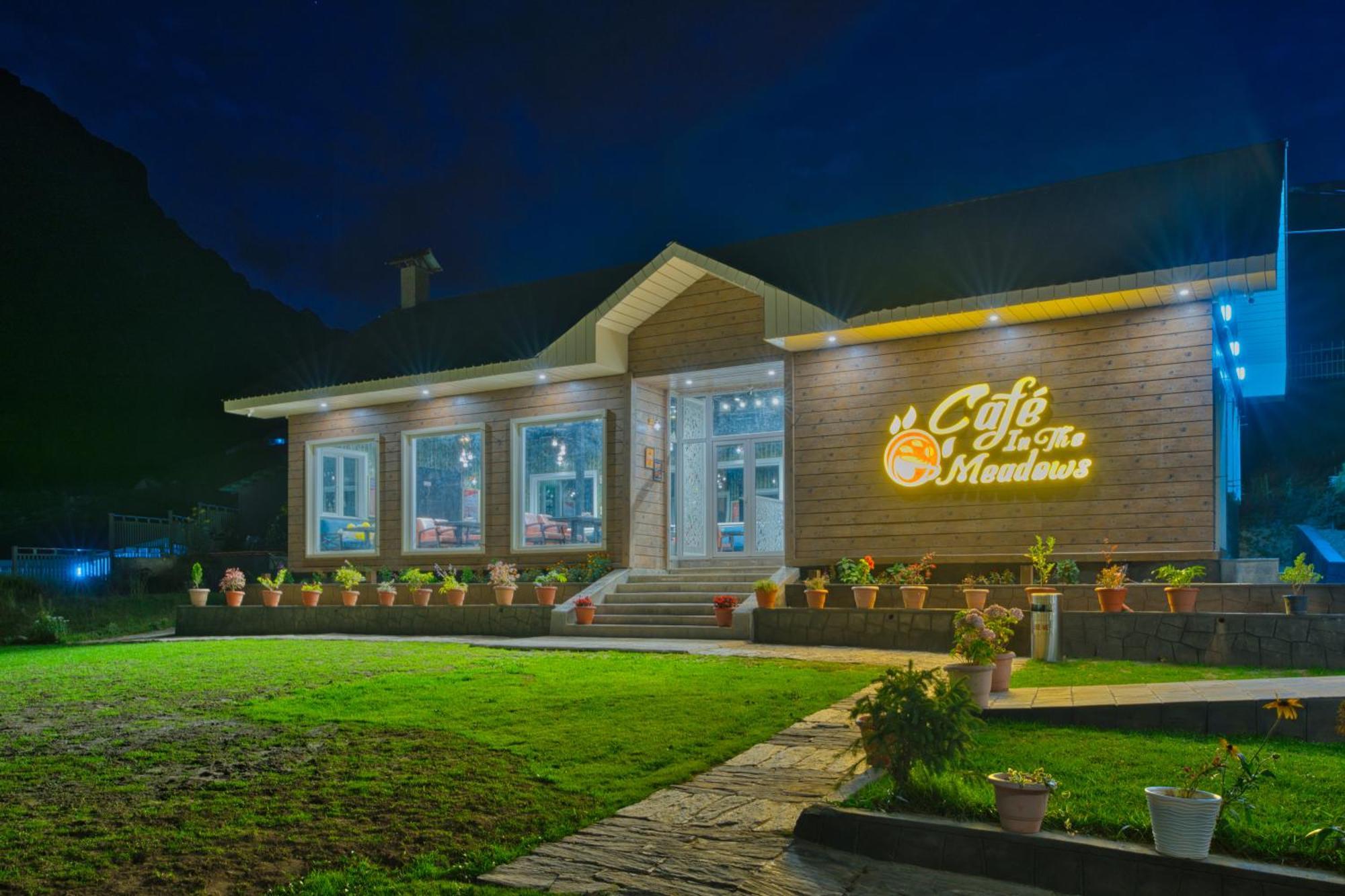 Golden Meadows Hotels & Resorts Sonāmarg Exterior foto