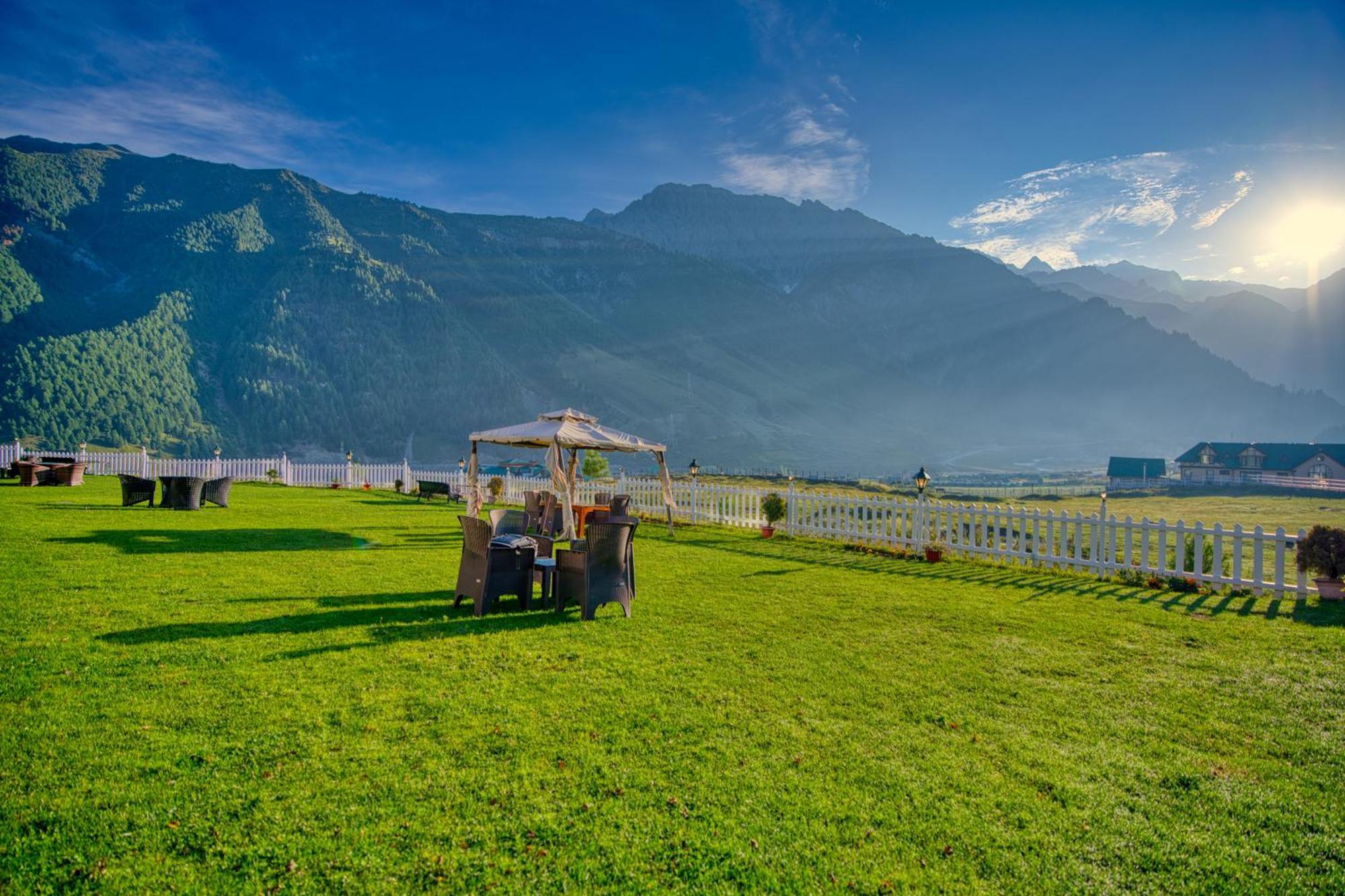 Golden Meadows Hotels & Resorts Sonāmarg Exterior foto